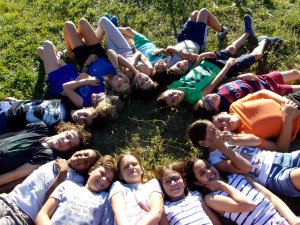Groupe d'enfants de l'hébergement de l'Accueil de loisirs de l'Écolothèque